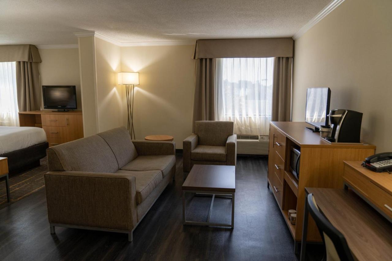 By Ihg